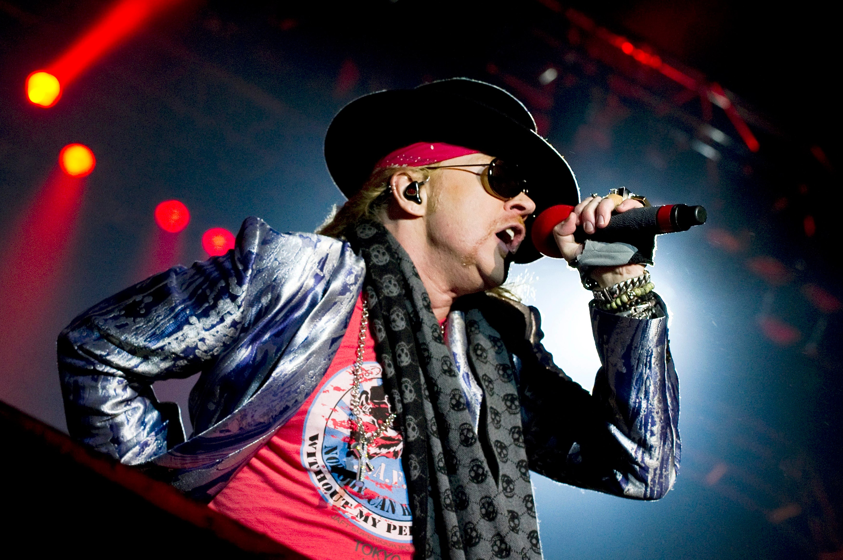Axl. Эксл Роуз. Guns n Roses Эксл Роуз. Guns and Roses солист. Эксл Роуз сейчас.