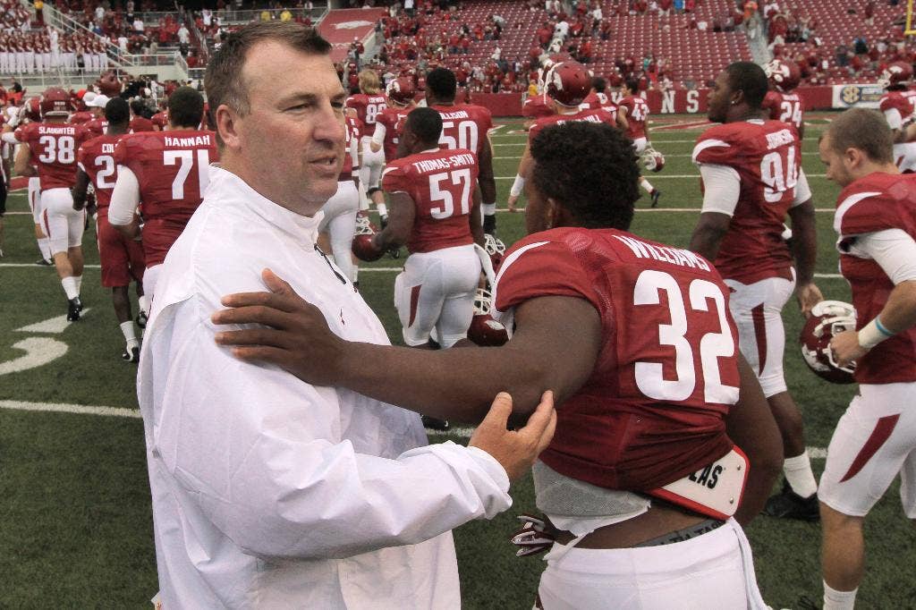 Arkansas berharap untuk menunda pelanggaran serangan udara Texas Tech dengan kontrol bola, ditingkatkan sekunder