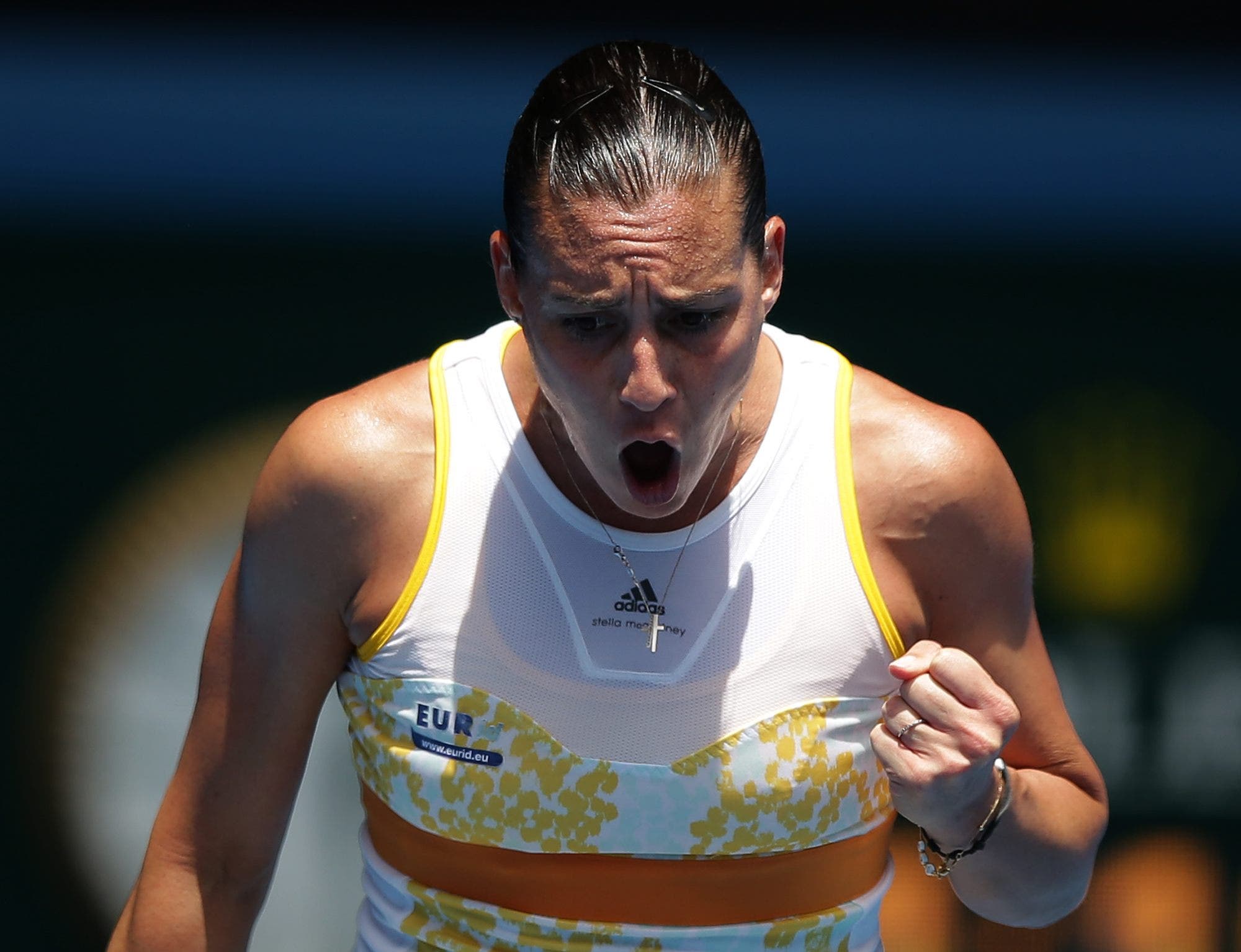 Kebangkitan akhir karir Flavia Pennetta berlanjut dengan penampilan perempat final Aussie Terbuka untuk pertama kalinya