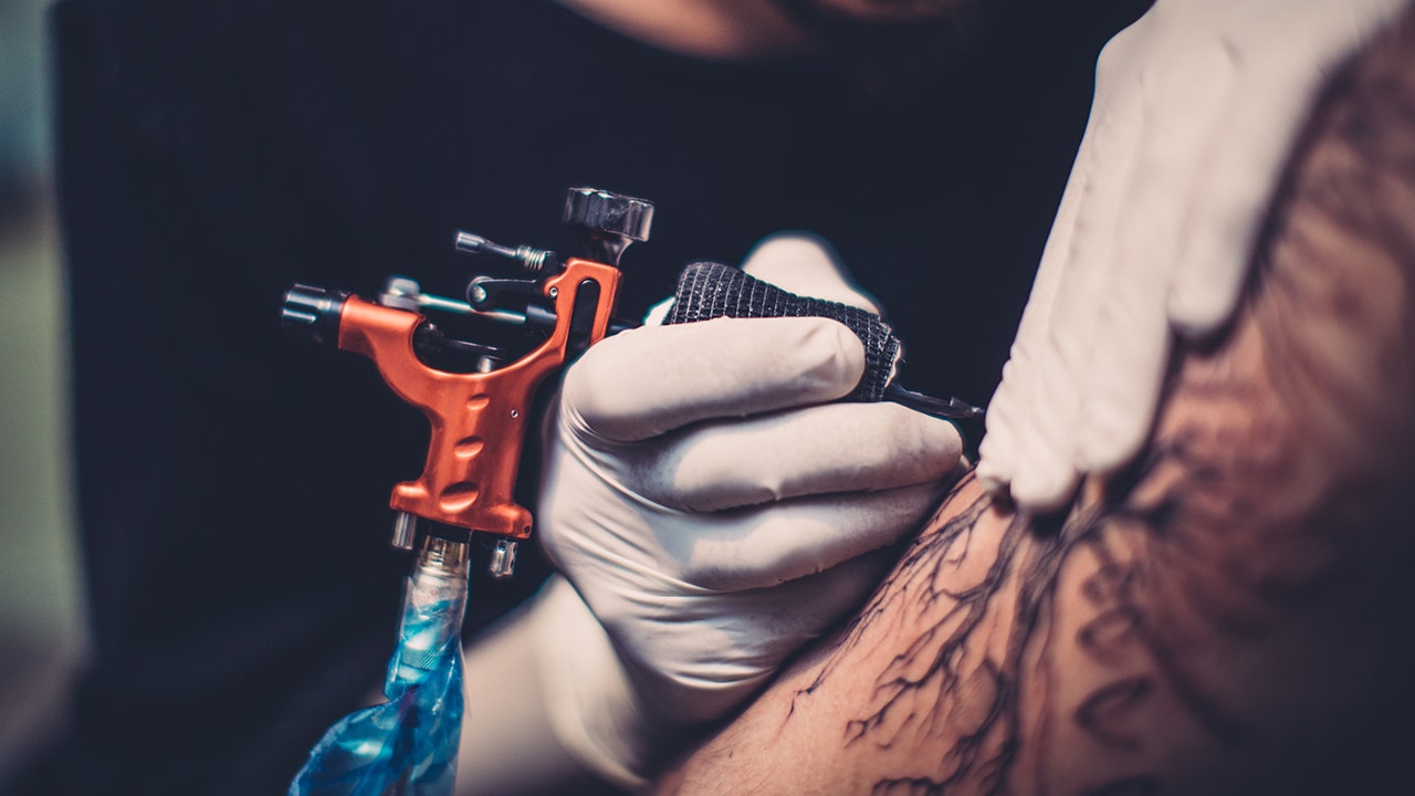 Tattoo artist inks whatever he wants on clients | Fox News