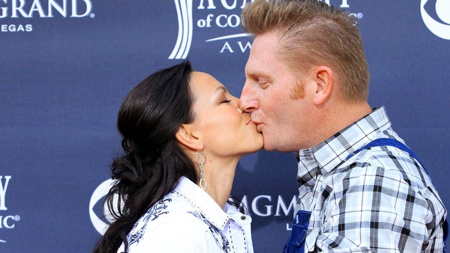 Penyanyi country Joey Feek berhenti mencari pengobatan untuk kanker