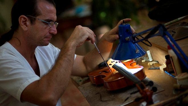 Cuban craftsmen tuning up to deal with violin shortage