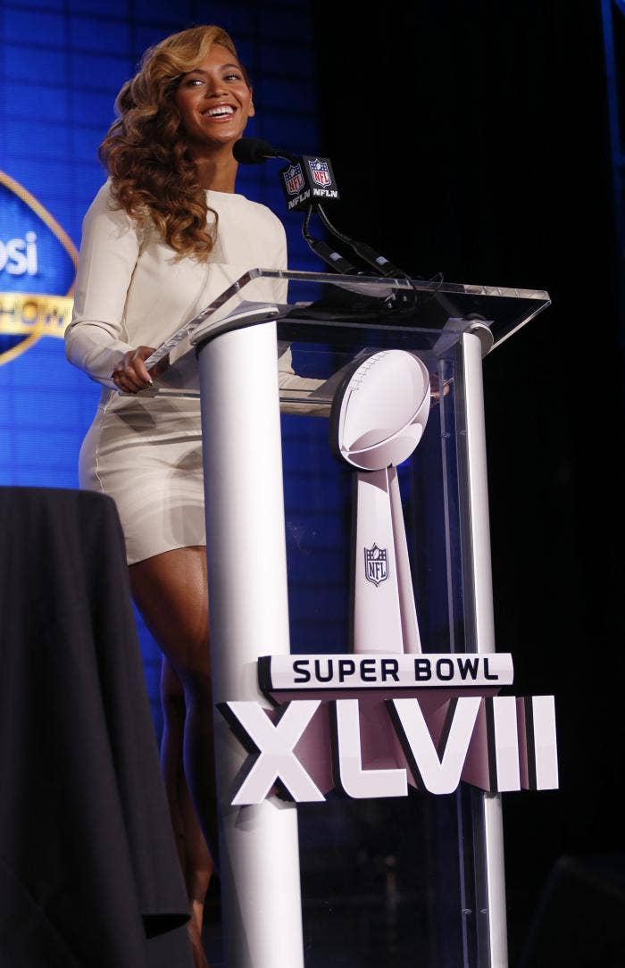 Beyonce Admits to Lip Synching, Says She'll Sing Live at Super Bowl ...