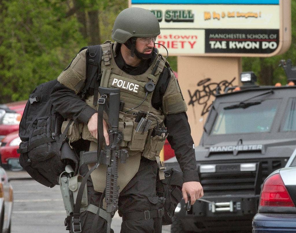 Police: Officer shot in face during chase to leave hospital | Fox News