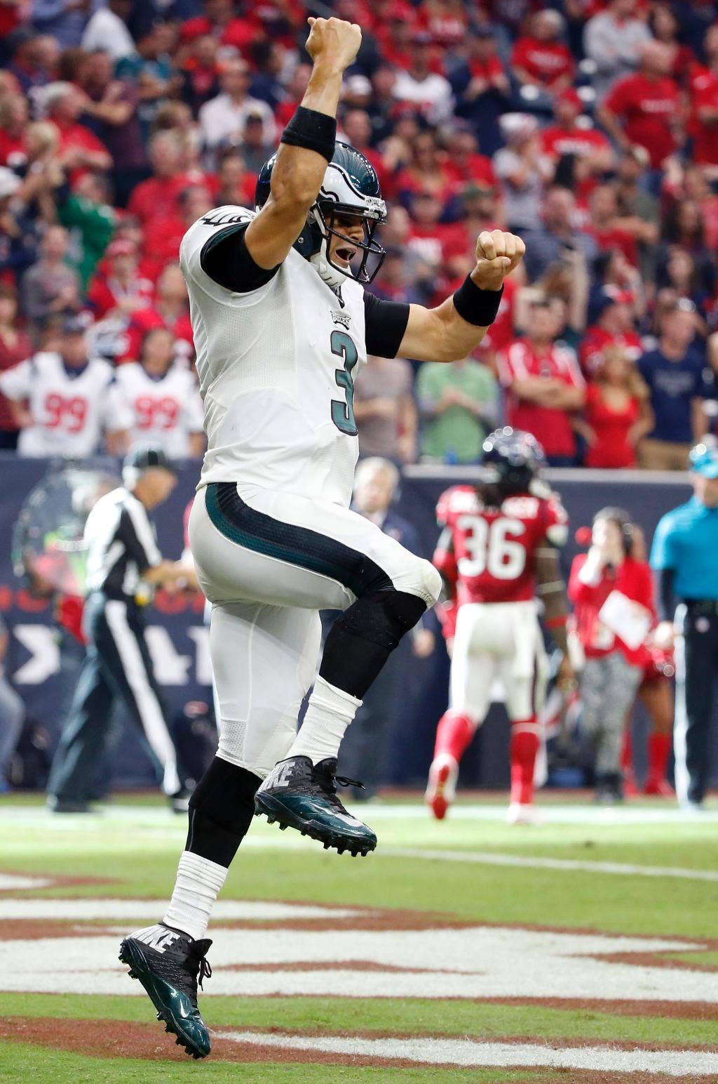 Mark Sanchez melemparkan 2 operan TD menggantikan Nick Foles yang cedera, Eagles mengalahkan Texas 31-21