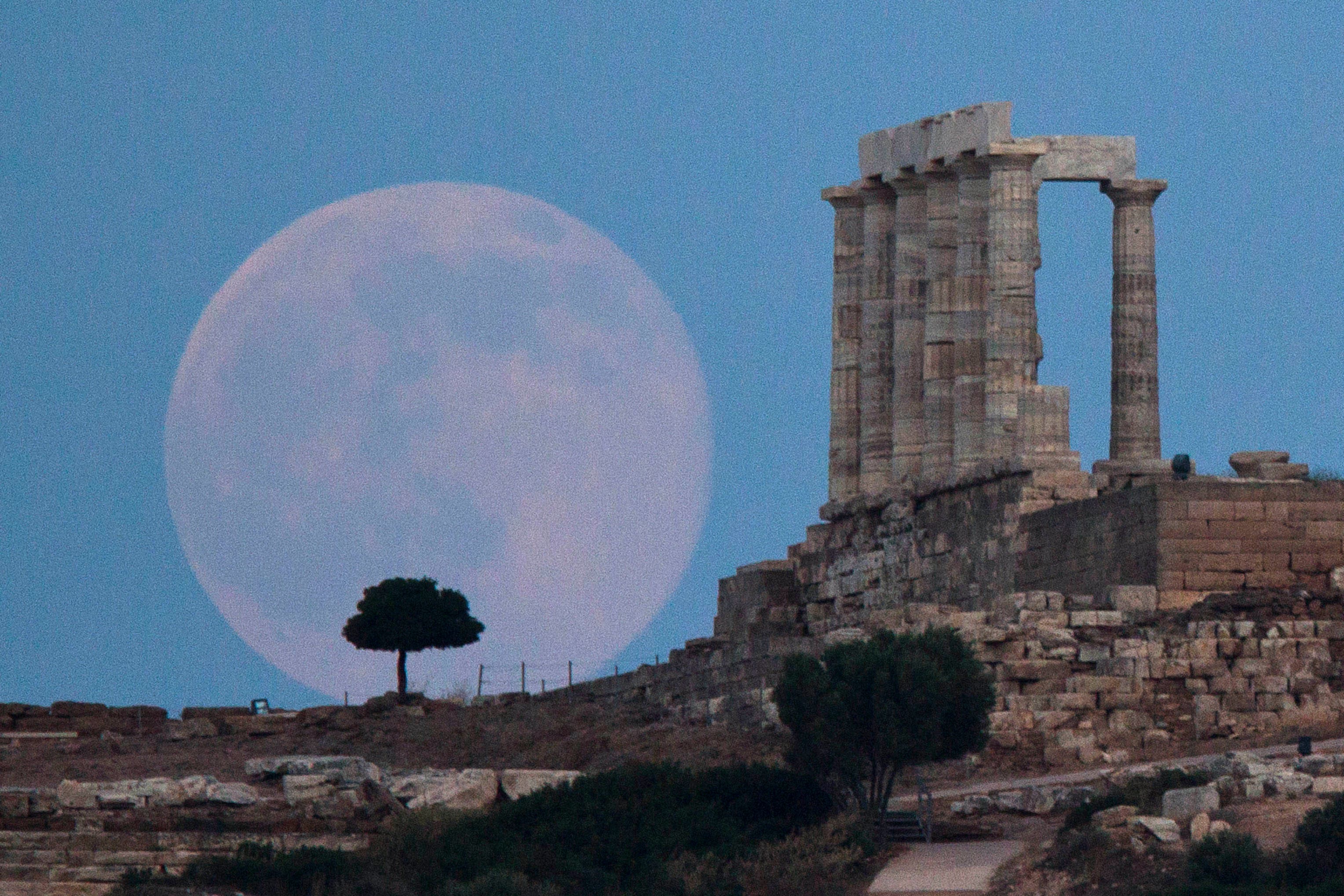 Ancient science. Луна над руинами. Античная Луна. Луна древняя Греция. Полная Луна и развалины.