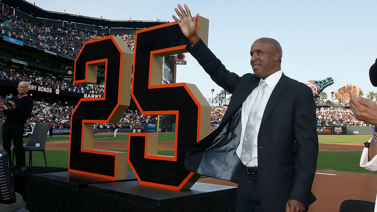 Giants surprise fans during ceremony: Team to retire Will Clark's No. 22  next year