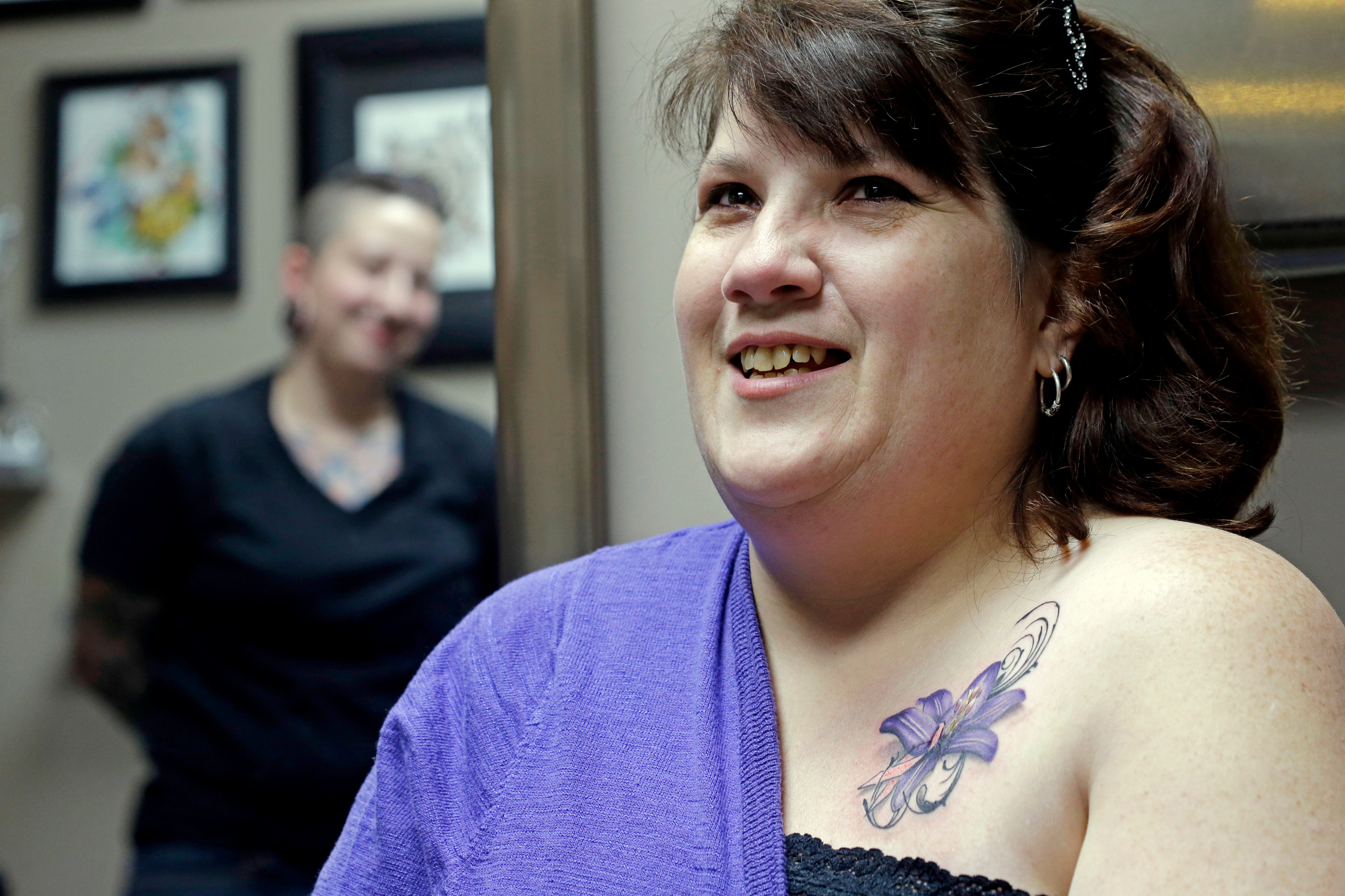 Colorado group helps breast cancer survivors get tattoos | Fox News