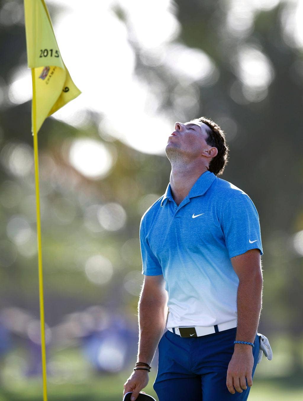 Klub McIlroy melempar produk permainannya, dan Monster Biru yang kejam ke Doral; Holmes memimpin