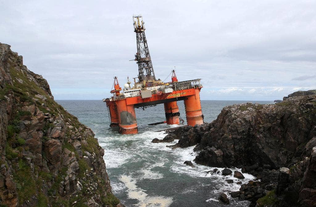 The Raft Oil Rig Tugboats move into place to re-float oil rig in Scotland | Fox News