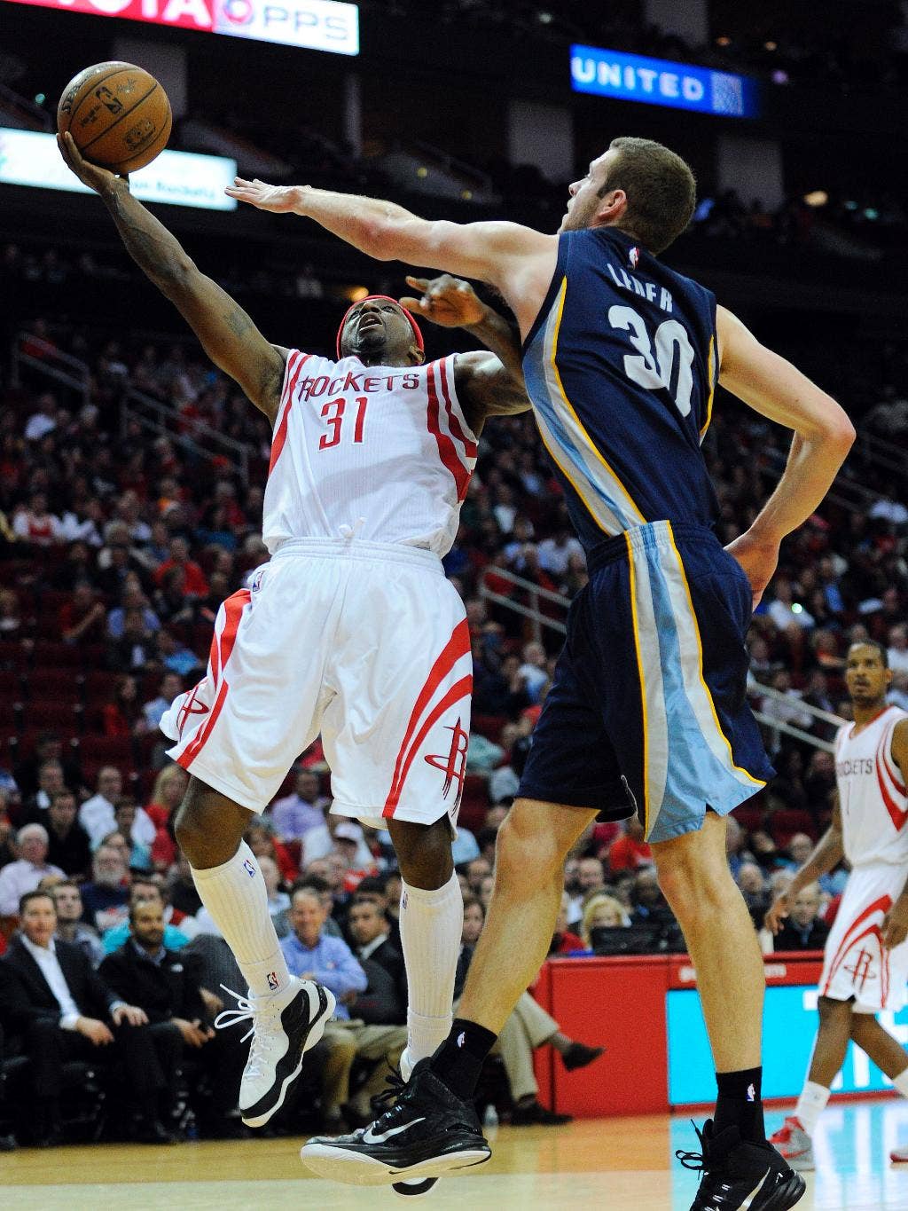 Harden membantu Houston Rockets menghentikan 5 pertandingan beruntun dengan kemenangan mudah 105-96 atas Memphis