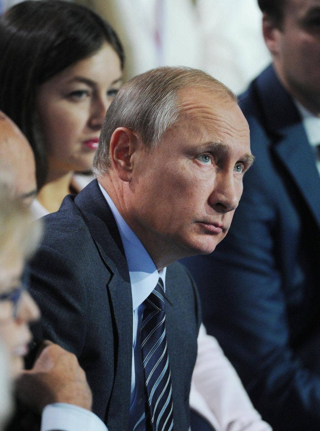 Putin mempermainkan pengerahan pasukan Rusia ke Suriah, tampaknya siap memulihkan hubungan dengan AS