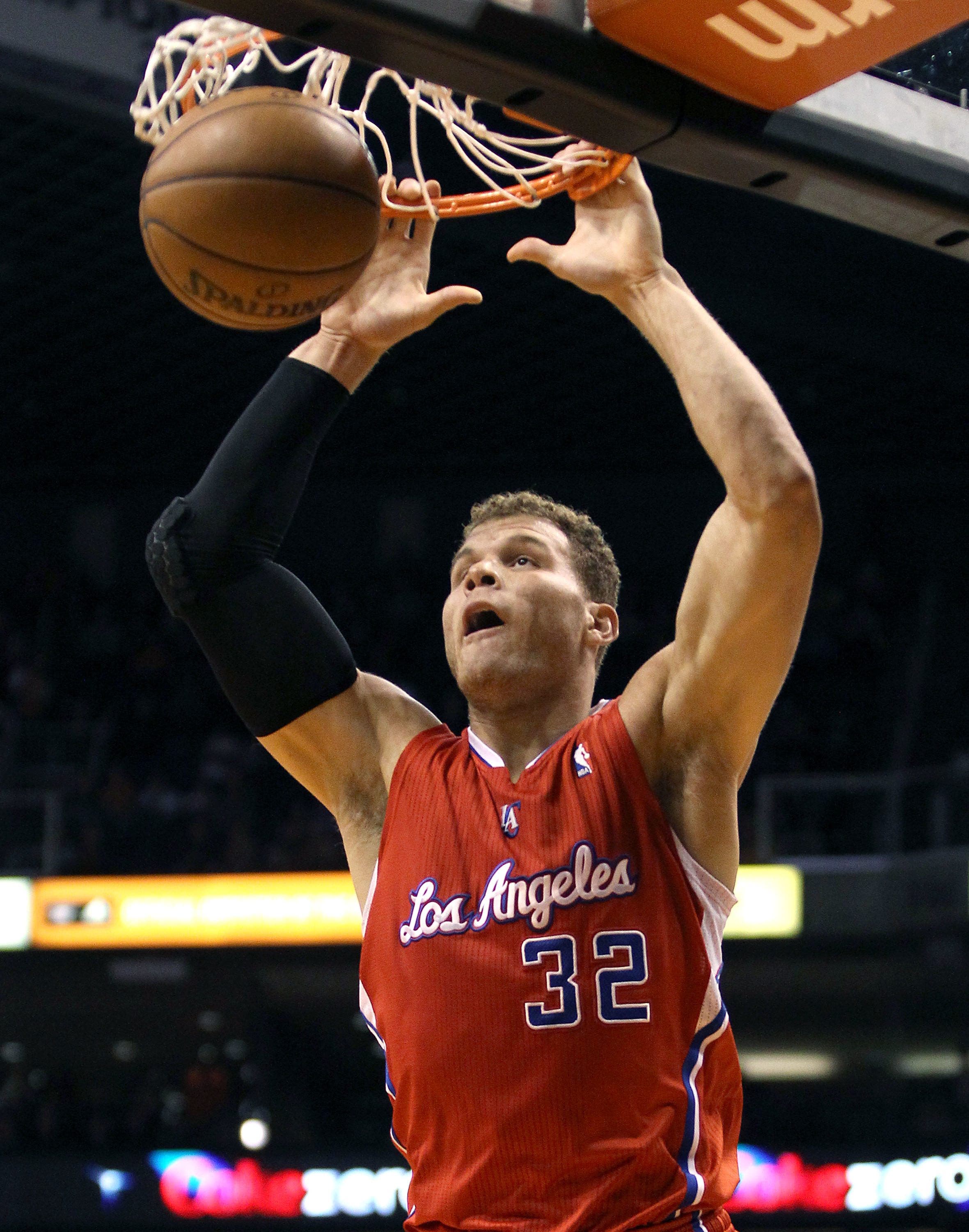 Blake Griffin mencetak 23 gol saat Clippers mengalahkan Suns 103-77 untuk memperpanjang rekor kemenangan beruntun 13 pertandingan terbaiknya.