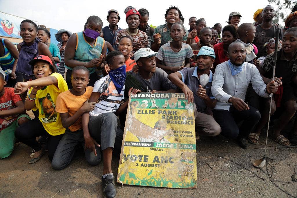Police Fire Rubber Bullets At Joburg Residents And Journalists During Water Protests - rjumprk