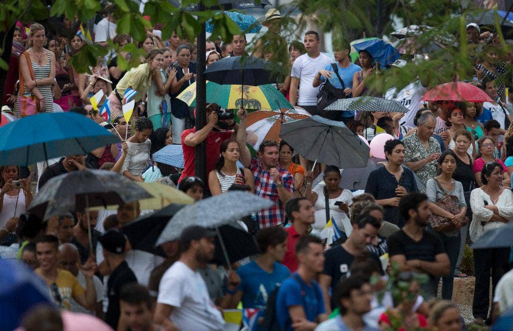 Paus bertemu dengan Fidel tetapi merindukan untuk melihat para pembangkang setelah diblokir dari vesper