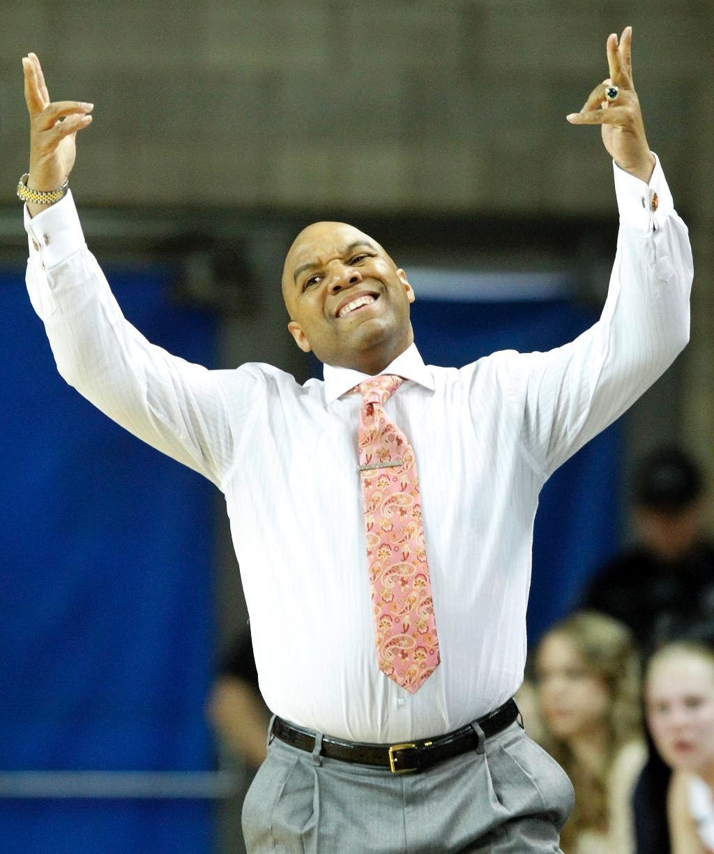 15 poin Leary membantu wanita Syracuse bertahan lebih lama dari Chattanooga 59-53 untuk kemenangan pertama NCAA