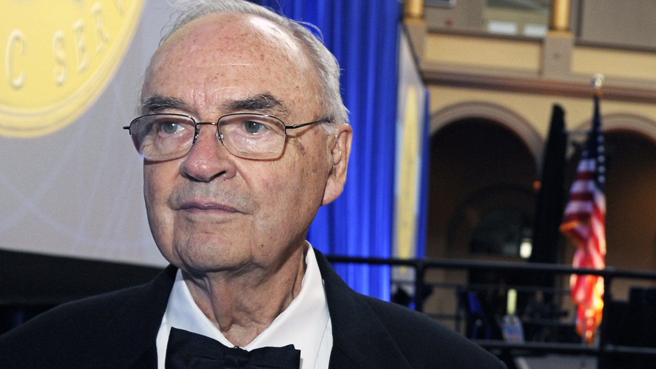 Ex-Senator announces he's marrying man, 20 years after his wife's death