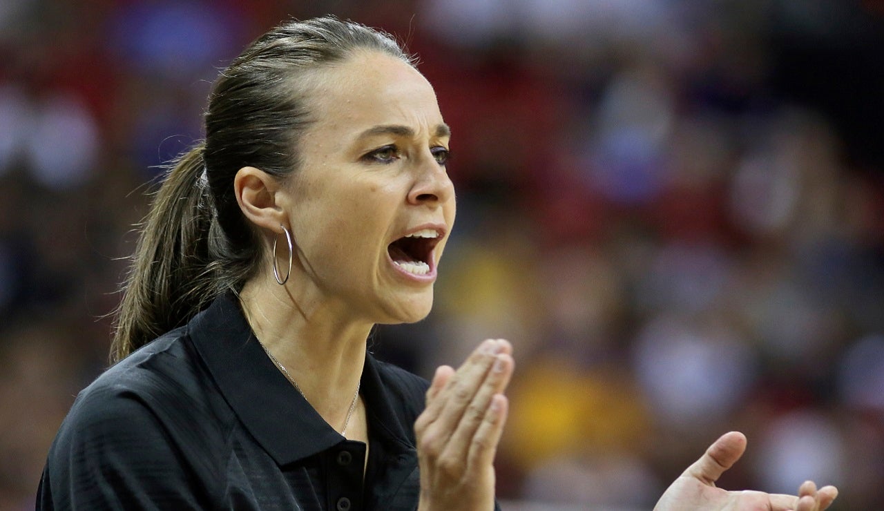 Spurs assistant coach Becky Hammon plans to interview for Bucks head coaching job