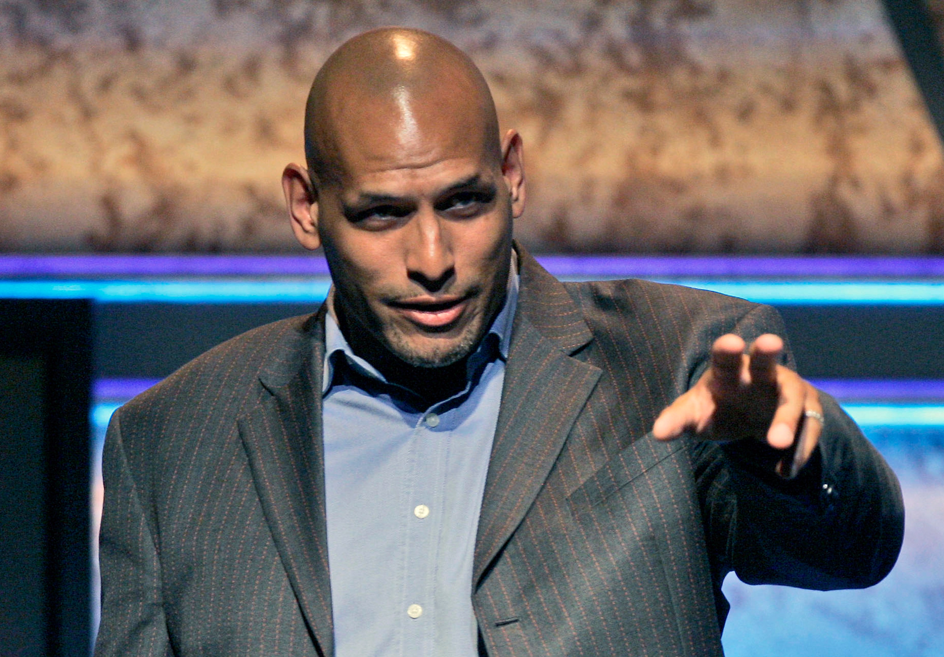 Dari Navratilova ke Louganis keluar atlet gay saat mereka aktif atau pensiun