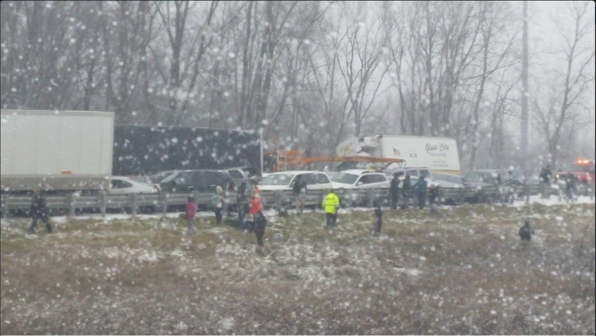 At least 40 vehicles caught up in deadly Michigan wreck during snowstorm