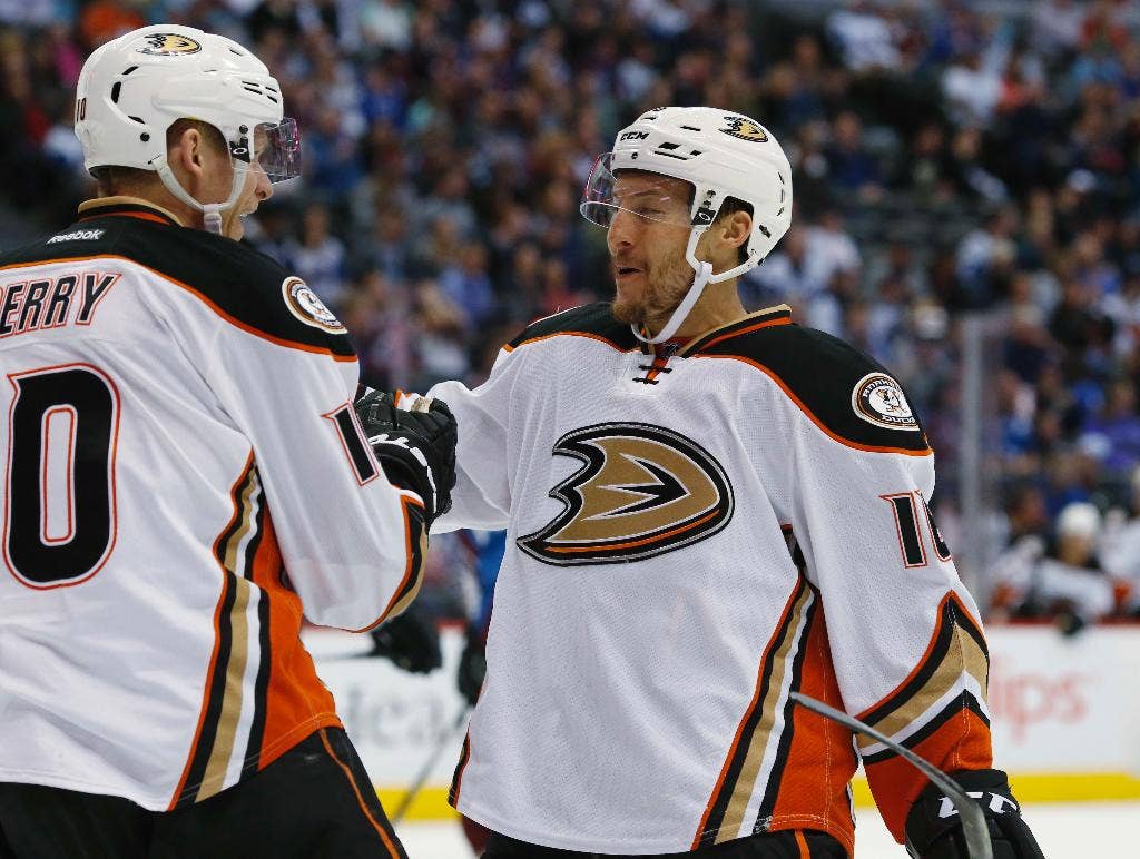 Jakob Silfverberg mencetak dua gol saat Ducks mengalahkan Avalanche 5-3