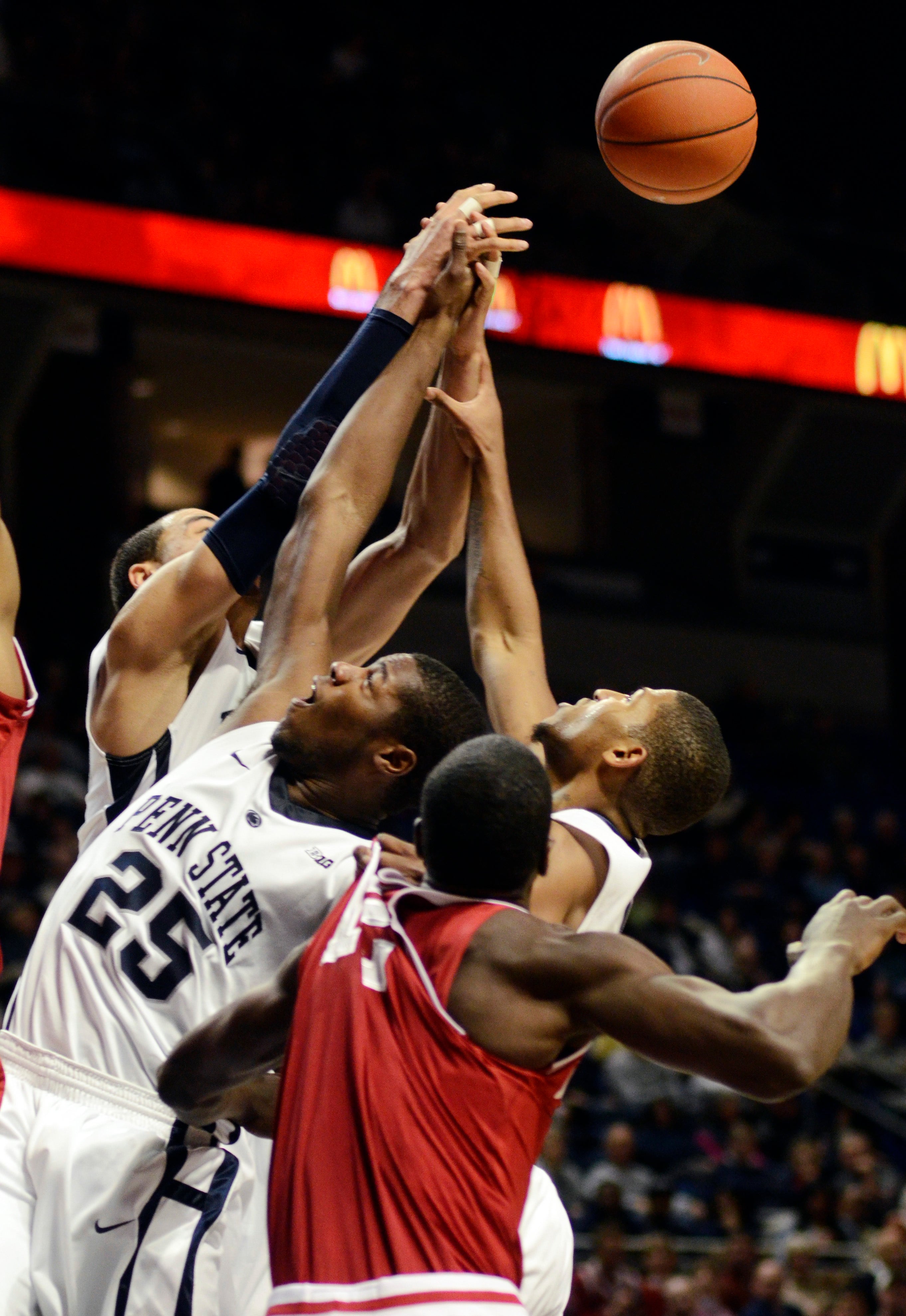 Travis mencetak 14 gol, tetapi Penn State tersandung melalui peringkat 5 Indiana dalam kekalahan 74-51