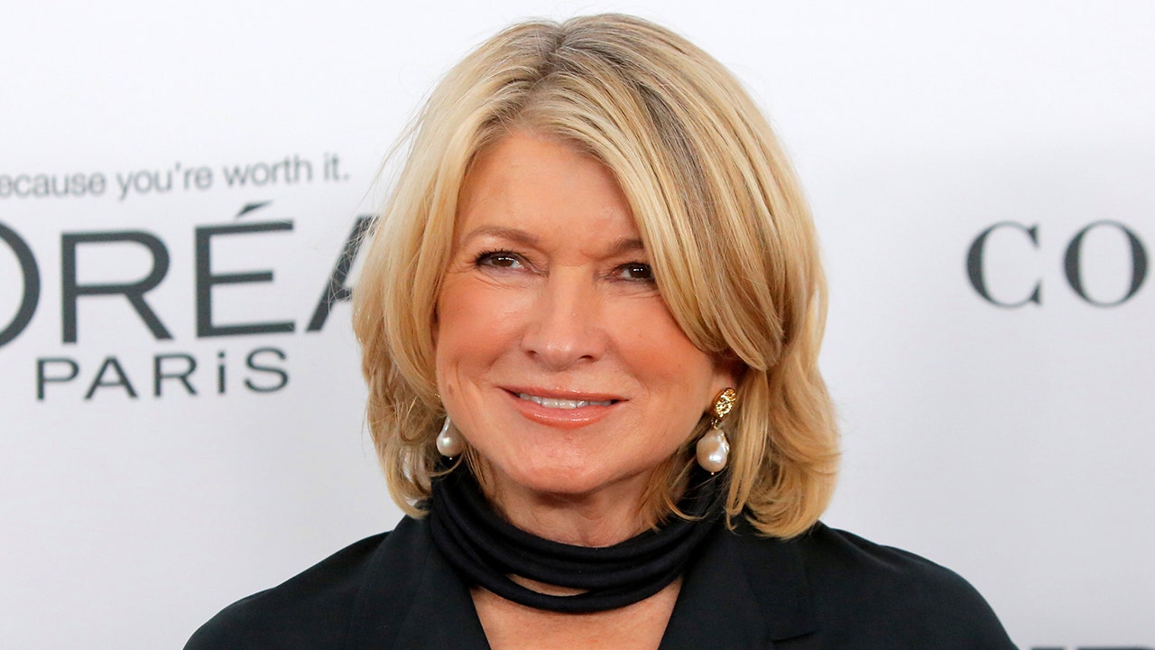 Martha Stewart Posts Flirty Hair Salon Selfie That Shows Off Her 'Good'  Skin: 'No Filtering'