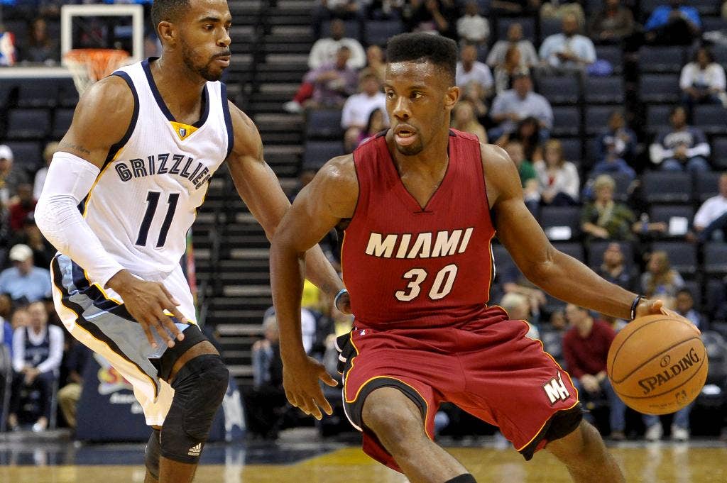 Bosh mencetak 21 gol, Wade mencetak 16 gol untuk memimpin Heat melewati Grizzlies 104-98