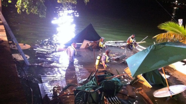 Lusinan terluka setelah Miami Area Sports Bar Deck runtuh