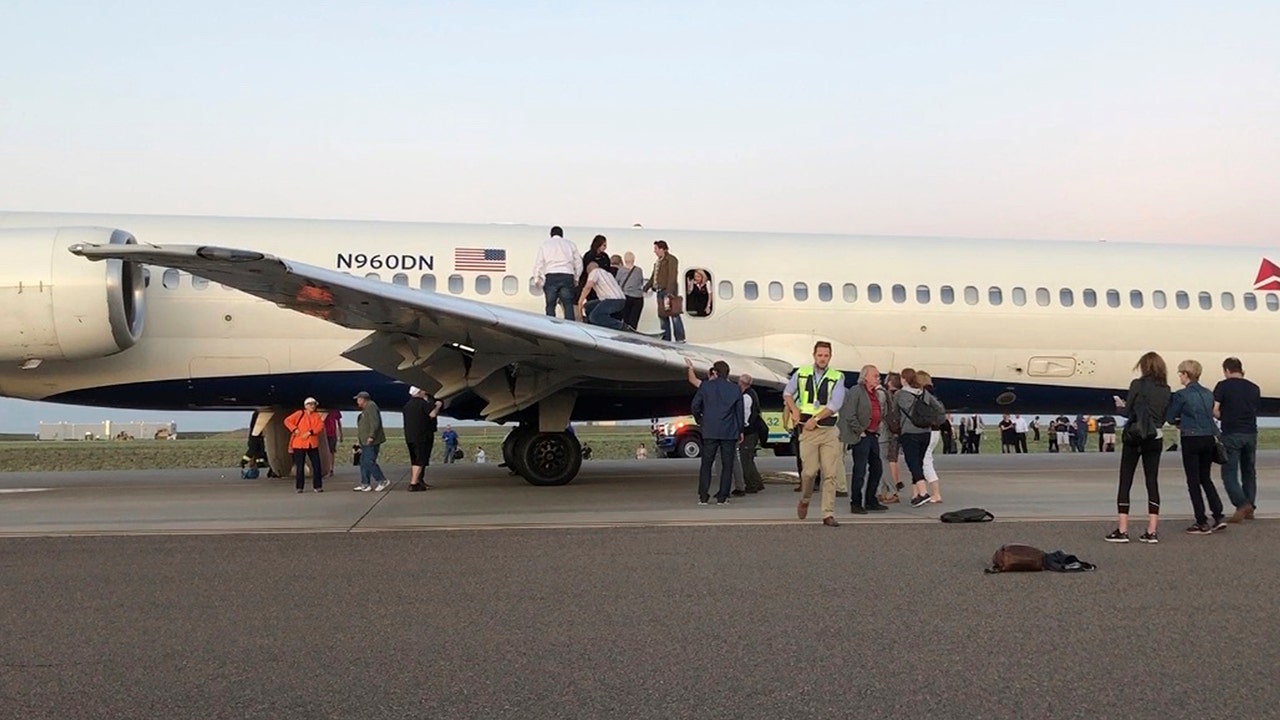 Delta flight evacuates after smoke fills cabin: 'Scariest thing ever&a...