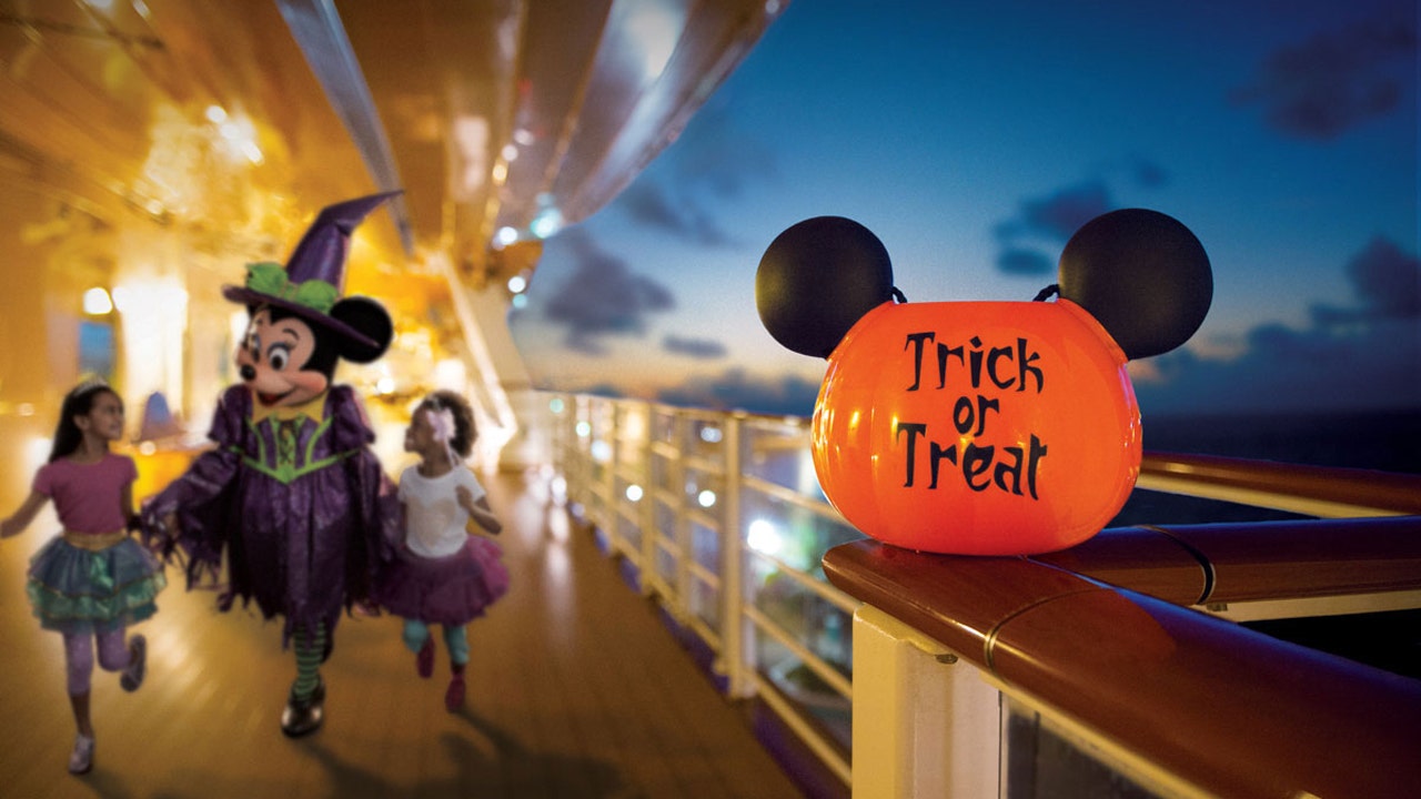 do cruise ships celebrate halloween