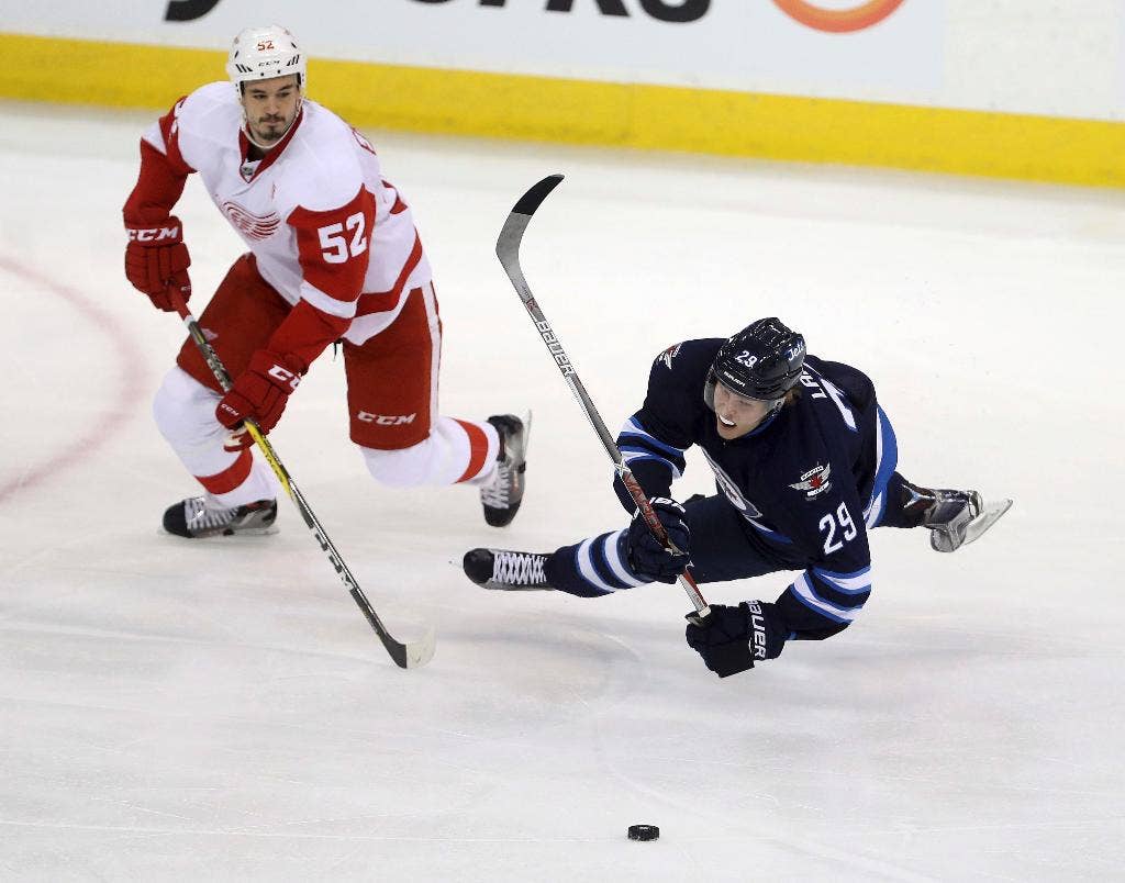 Red Wings menghapus defisit 2 gol, mengalahkan Jets dalam adu penalti