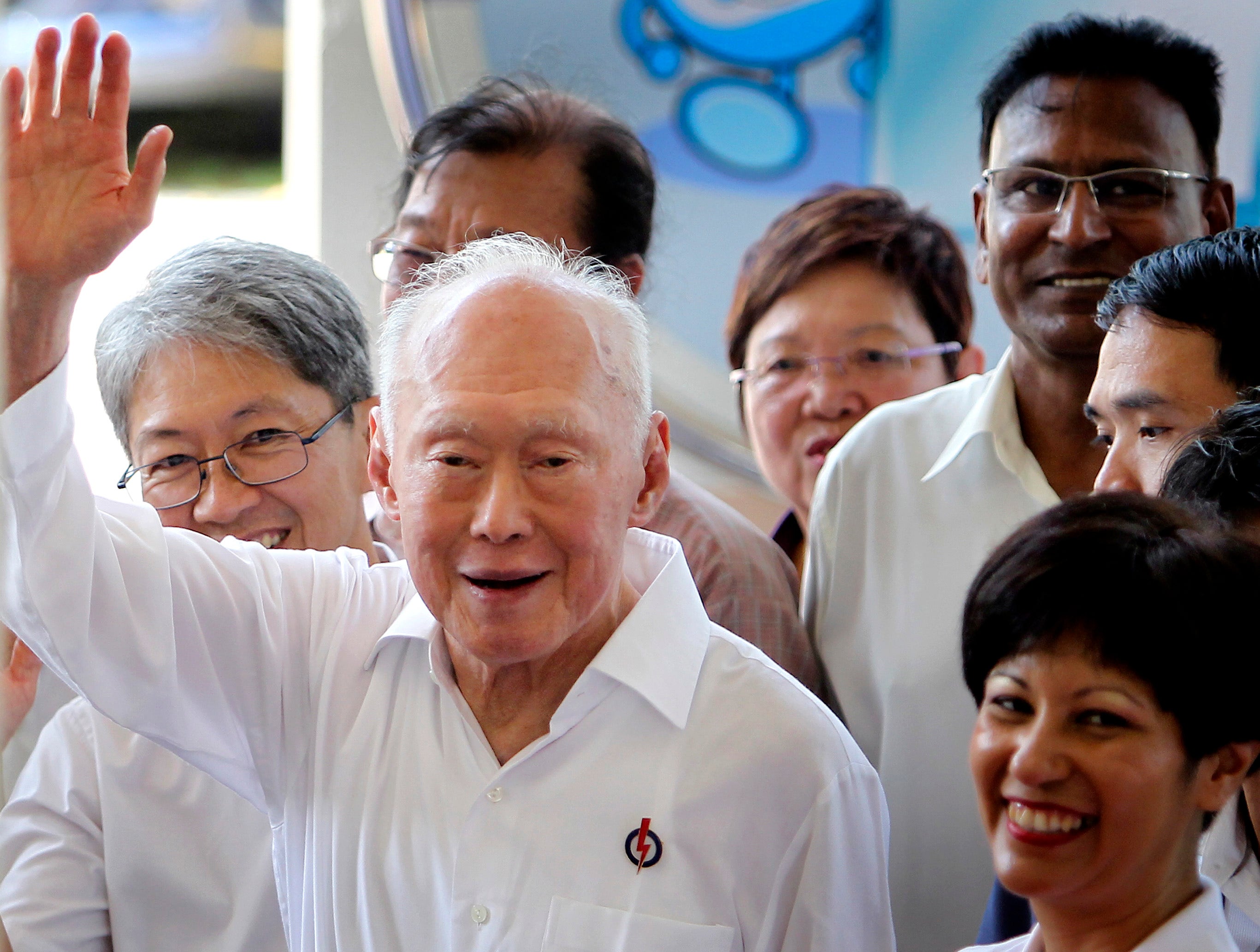 Население сингапура. Lee Kuan Yew Family. Демография Сингапура. Сингапурцы Национальность. Сингапур политика.