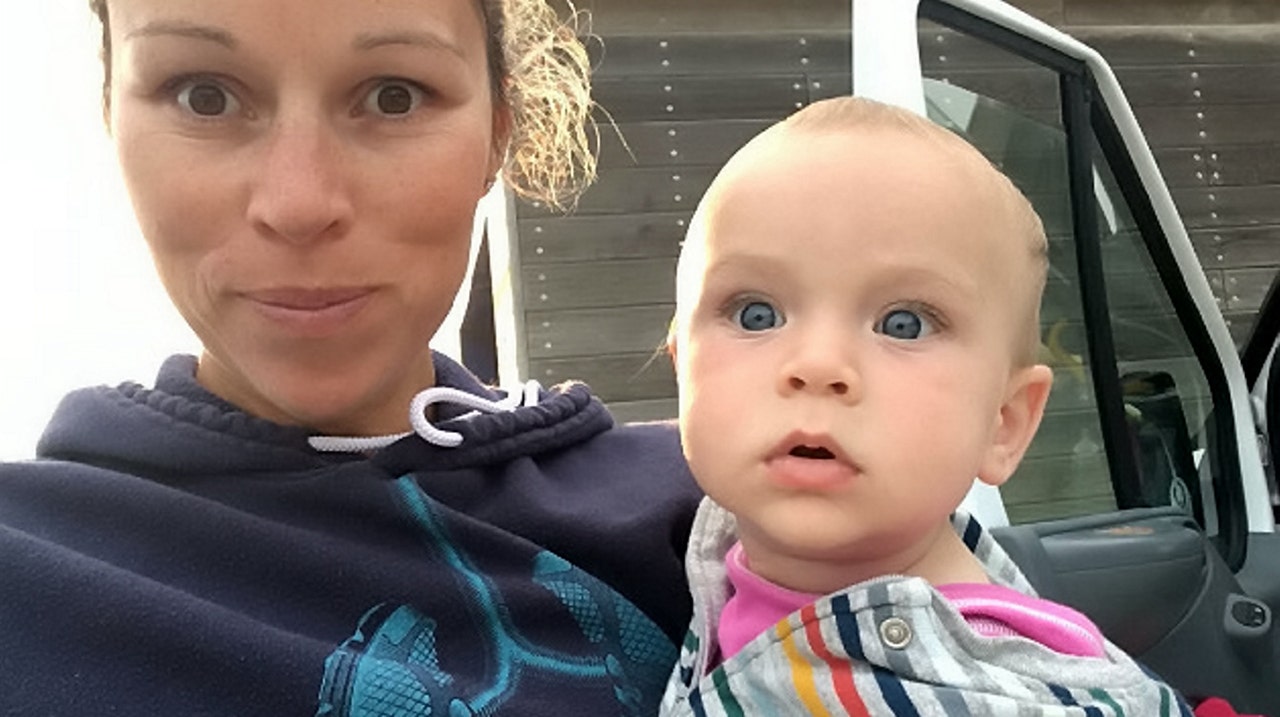 Breastfeeding Mom Claims Easyjet Flight Attendant Told Her To Stop 