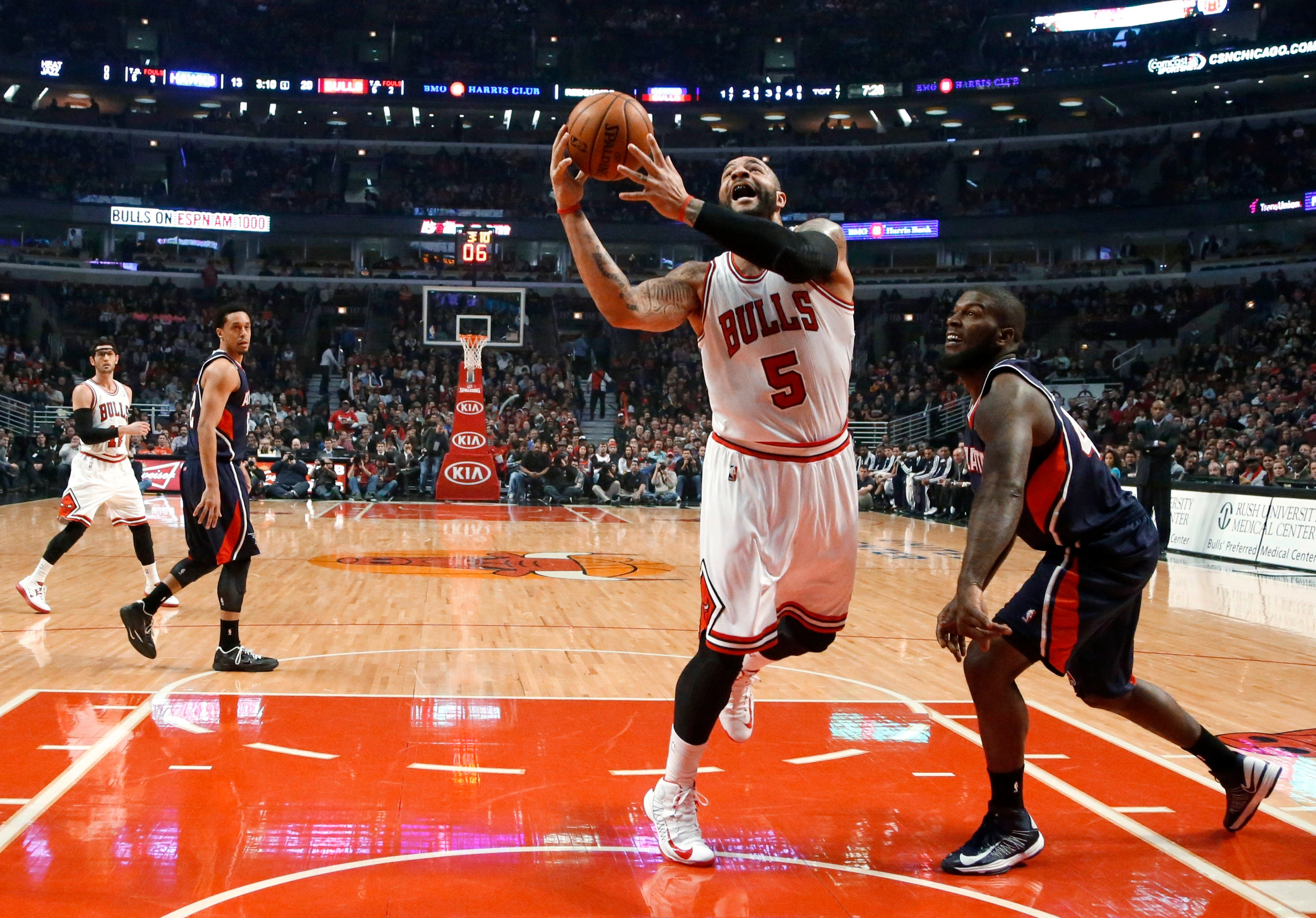 Boozer Scores 20, Deng Adds 18 As Bulls Hold Hawks To 20 Points In 1st ...