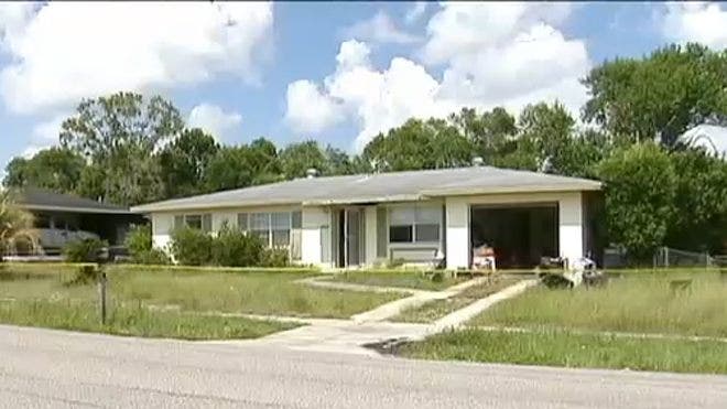 Pria Membersihkan Kesalahan Rumah Mayat untuk Halloween Brace, Lempar ke TPA