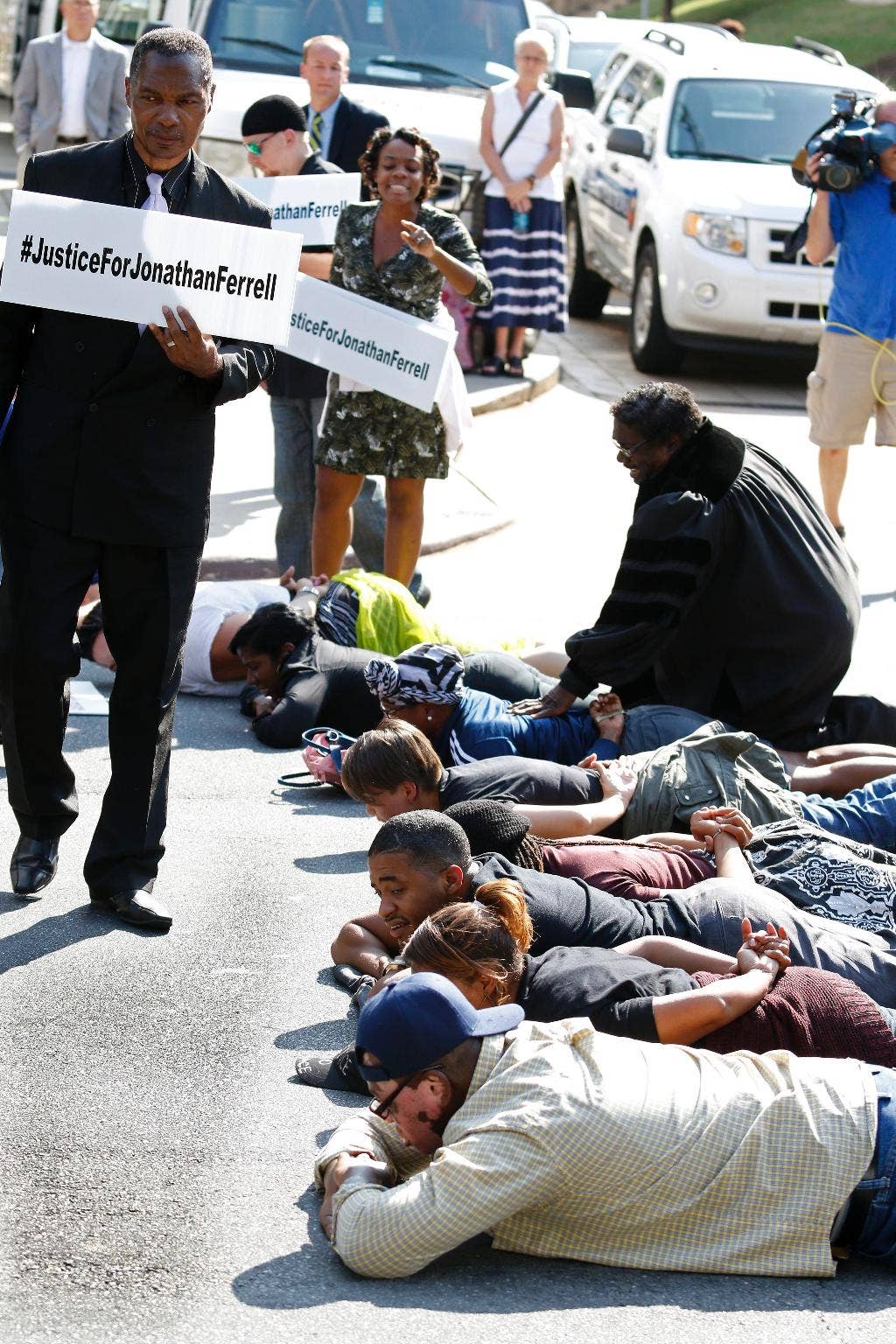 Mother of unarmed black man shot to death by white officer says she's ...
