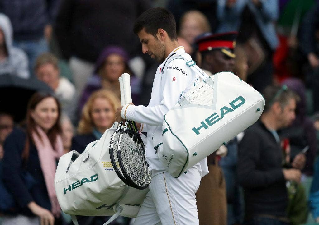 Tertinggal 2 set, Djokovic kembali ke lapangan di Wimbledon