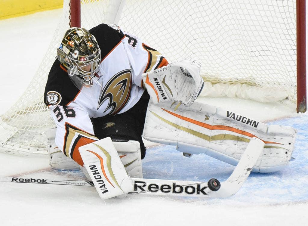 Gibson mendapatkan penutupan kedua, Kesler, skor Beauchemin, Ducks down Devils