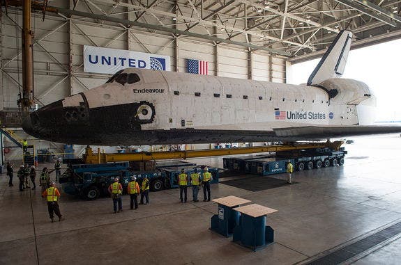 Cara Melihat Minggu Ini oleh LA untuk Shuttle Endeavour Roll Through LA