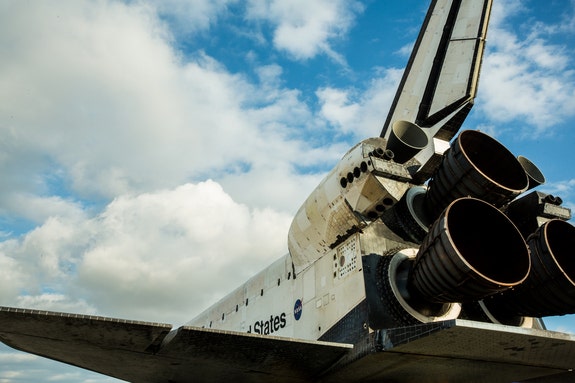 Perjalanan Shuttle Endeavour di LA dalam film selang waktu yang indah
