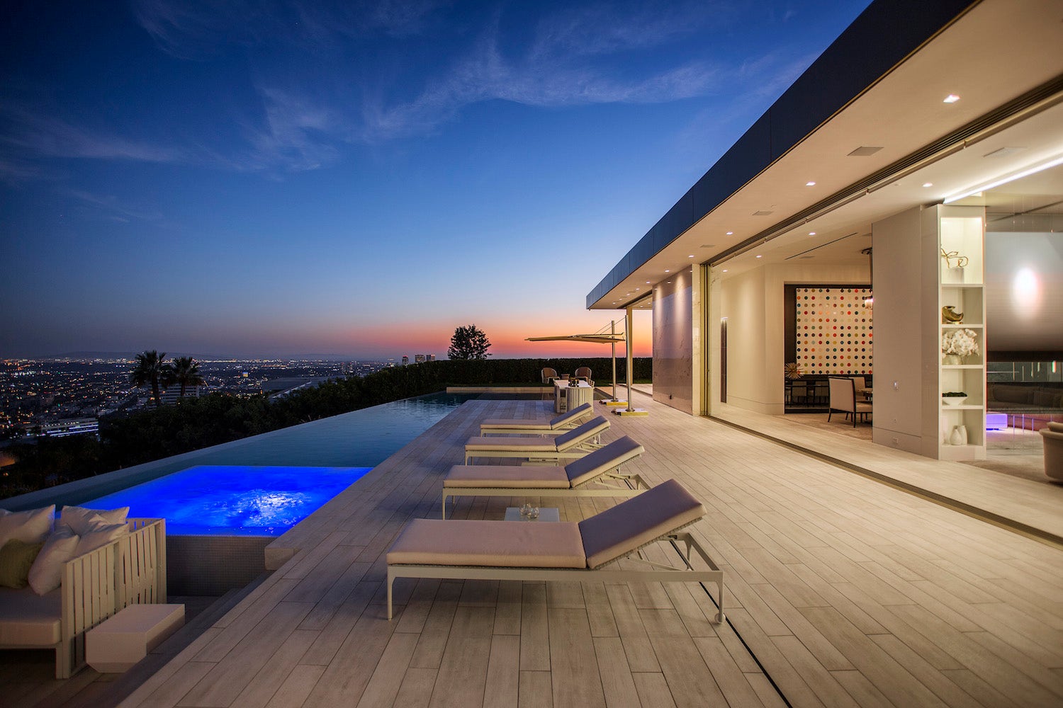 Sex sells houses? Hollywood producer enlists naked gold models to sell mansion