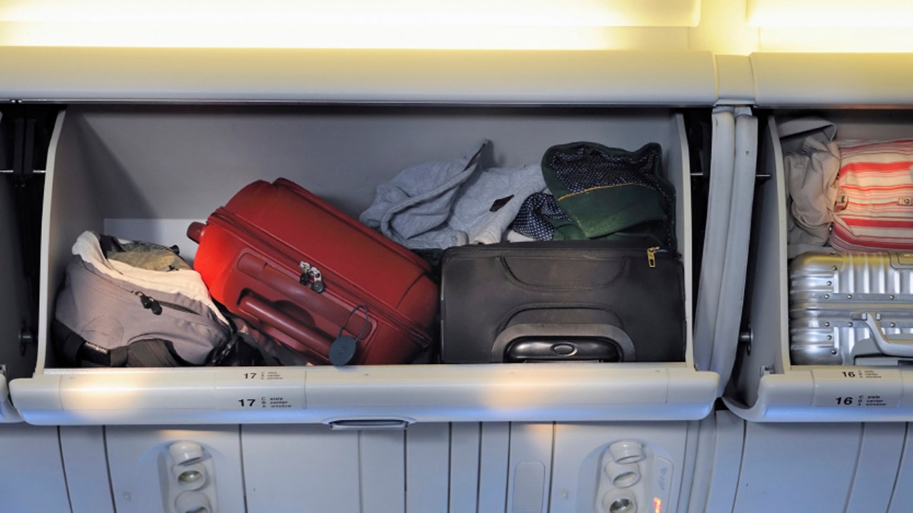 plane luggage storage