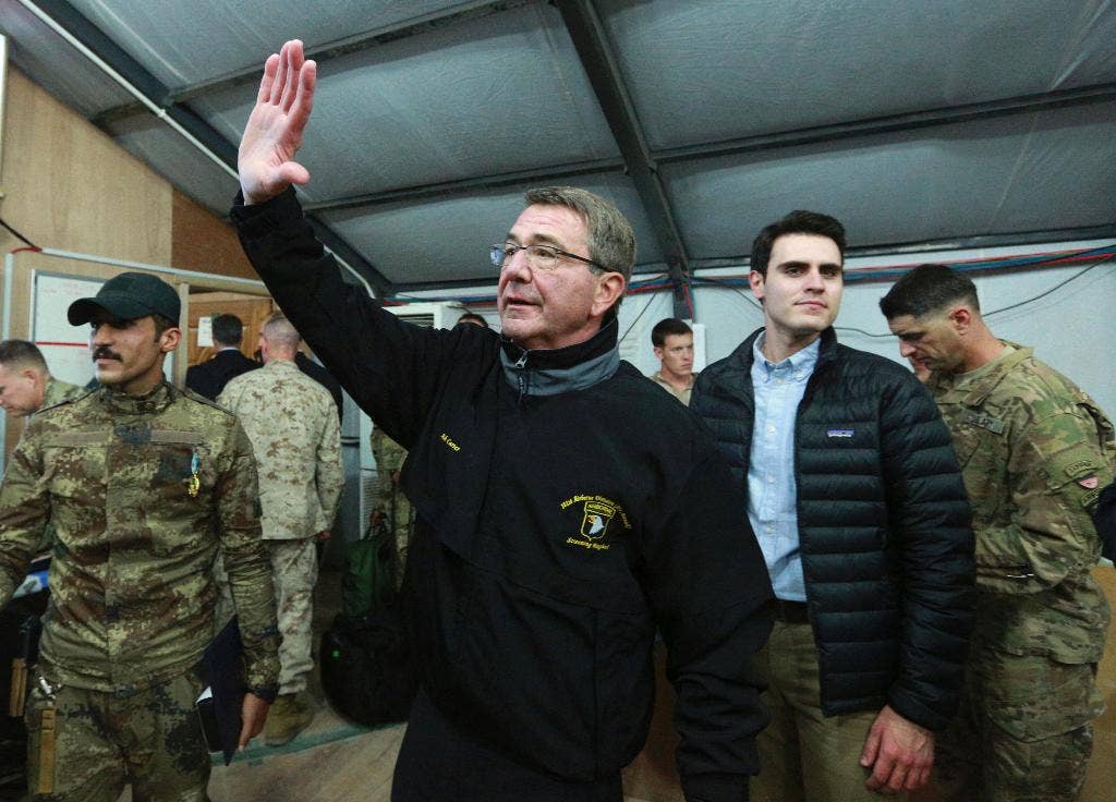Carter memimpin konferensi anti-ISIS terakhirnya di tengah ketidakpastian