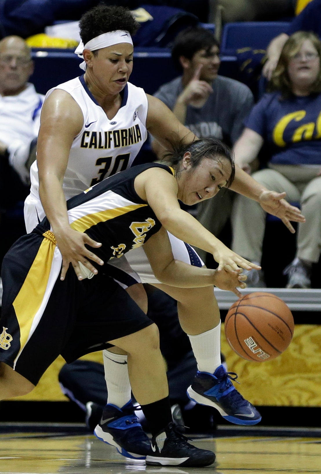 Wanita California peringkat sembilan memenangkan pertandingan musim reguler ke-16 berturut-turut sejak musim lalu
