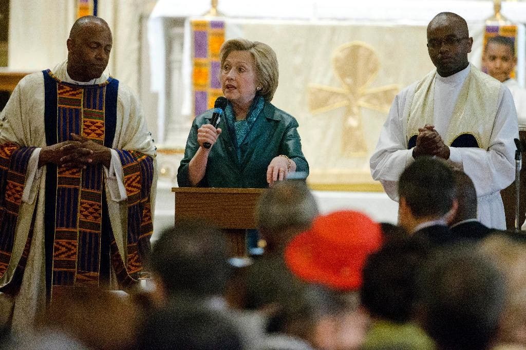 Dalam perjalanan kampanyenya, Clinton menemukan zona nyaman di gereja