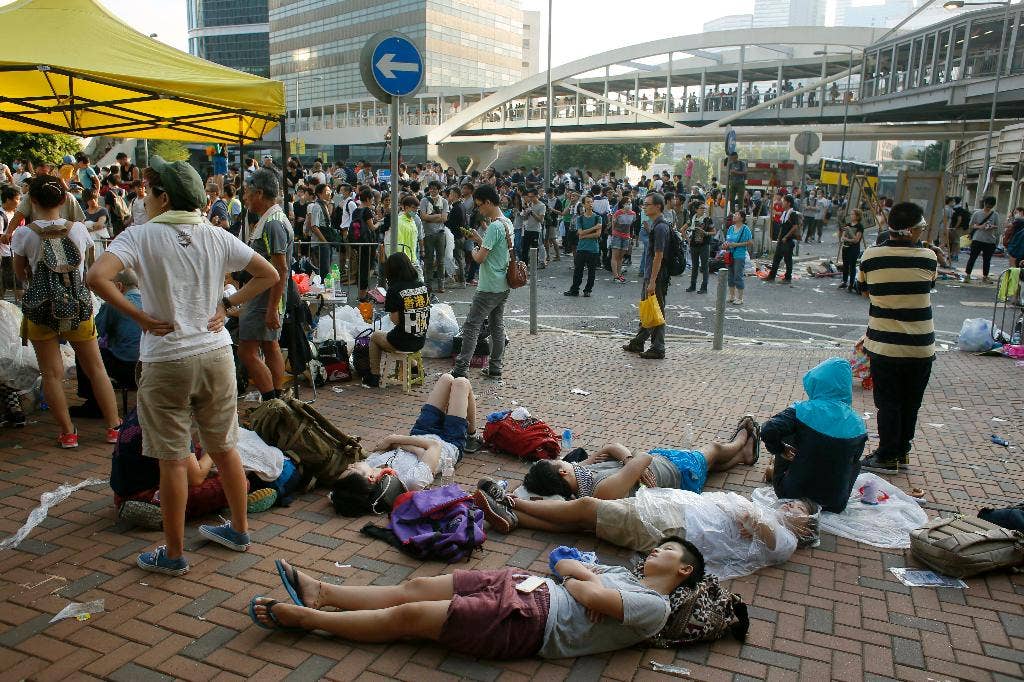 Protes pro-demokrasi meluas di Hong Kong setelah polisi menggunakan gas air mata terhadap pengunjuk rasa