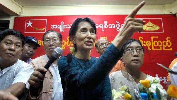 Suu Kyi dari Burma, Baru Merdeka, Menyerukan Pembicaraan