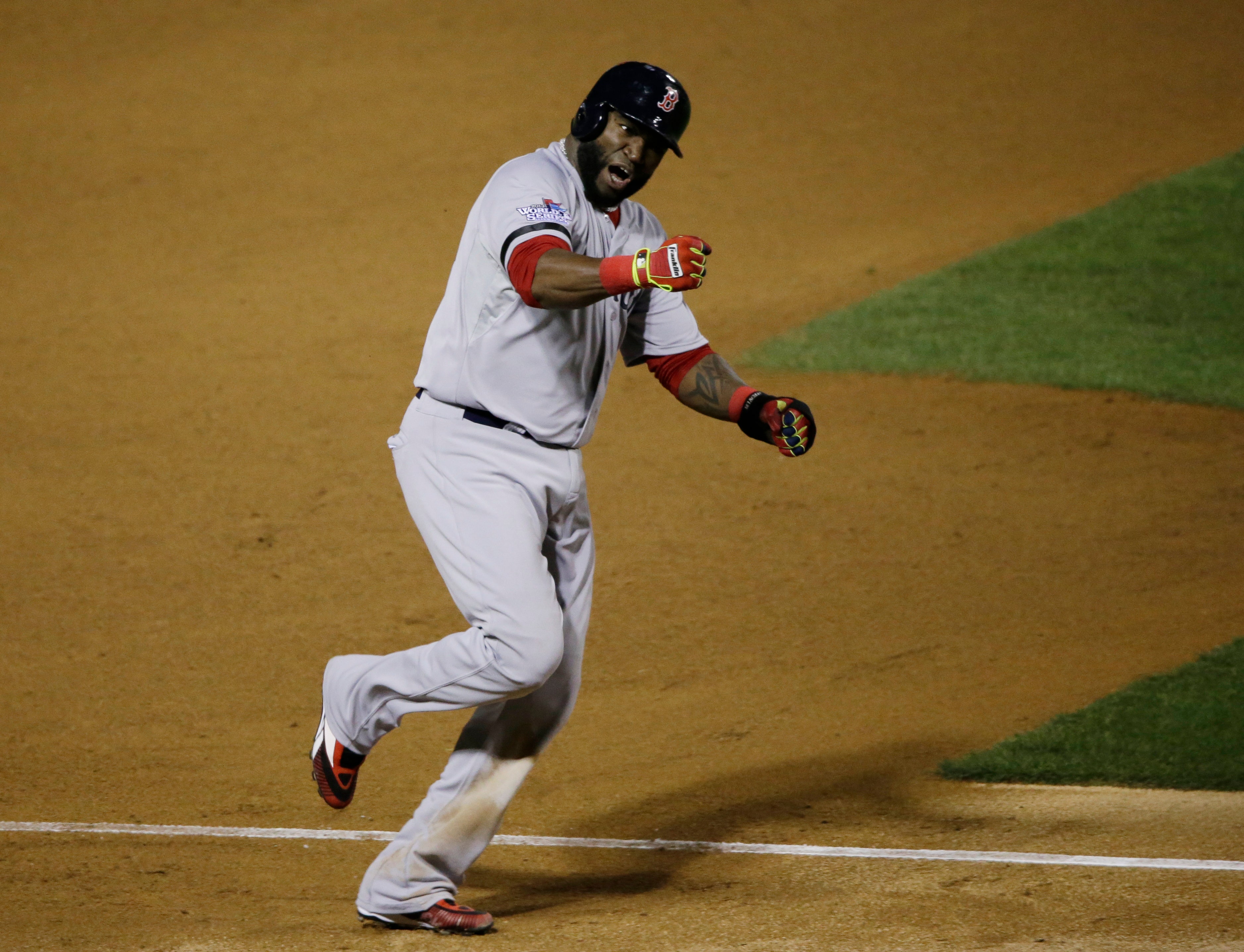 Papi Cover: Ortiz membentuk Red Sox dengan kelelawar dan kulit kayu, Boston mengikat World Series dengan 2-semua