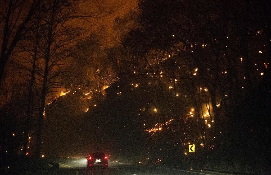 Storms take aim at large wildfires in South | Fox News